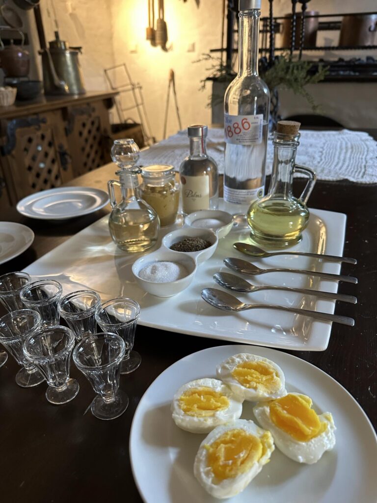 Wrangelli retsepti järgi valmistatud täidetud muna Palmse mõisas